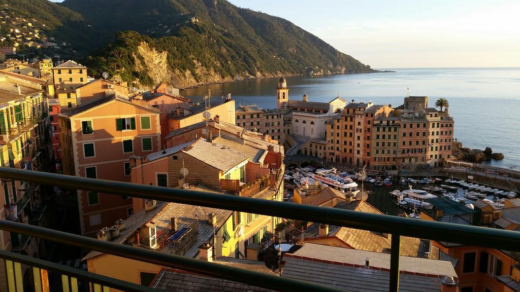 A Due Passi Dal Cielo E Dal Mare - Balcony With Sea View Lägenhet Camogli Rum bild